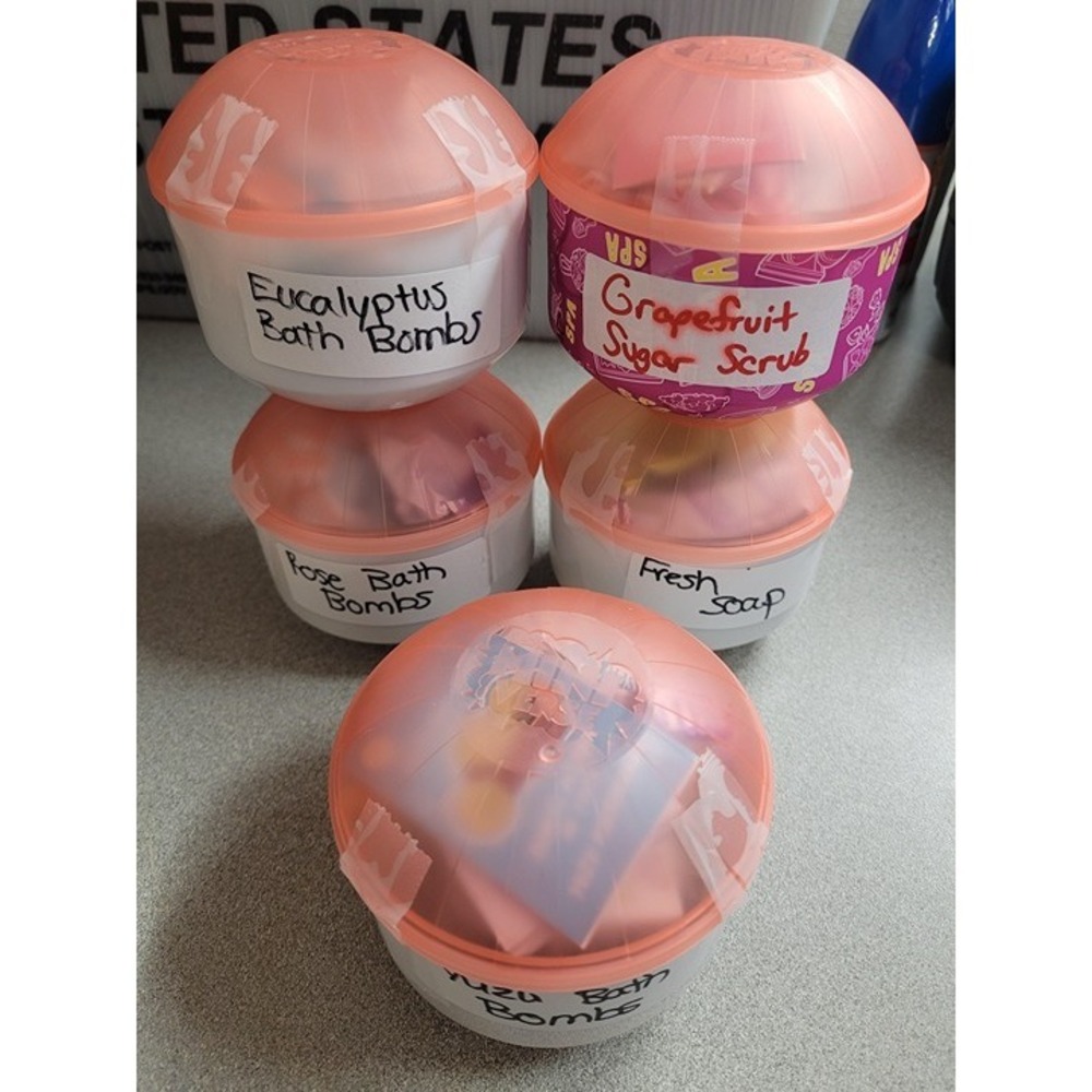 Miniverse Make It Mini Spa (OPEN BUT NEW NEVER USED)‎ LOT OF 5